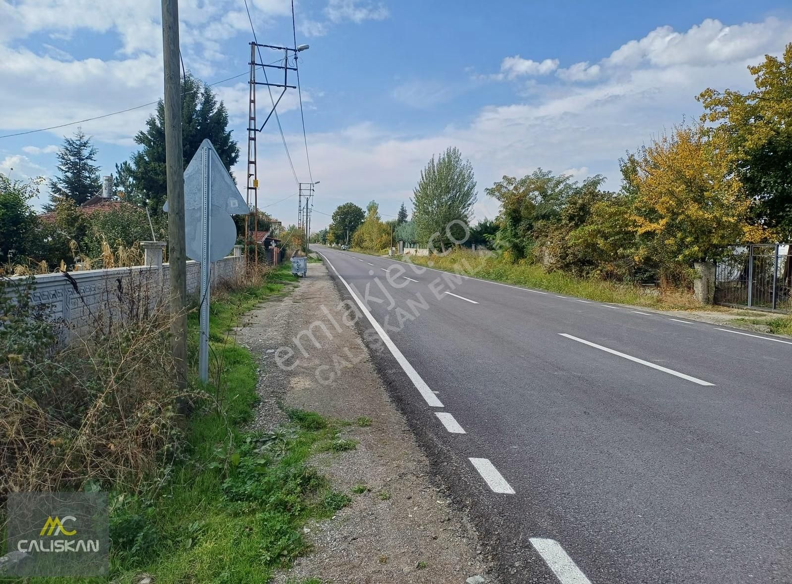 Emirseyit'te Ana Yola 70 Metre Mesafe Satılık 1727 M2 Yolu Açık - Görsel 3