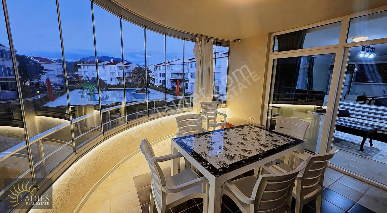 Ladies Emlak'tan Havuzlu Site İçerisinde Eşyalı Daire - Görsel 17