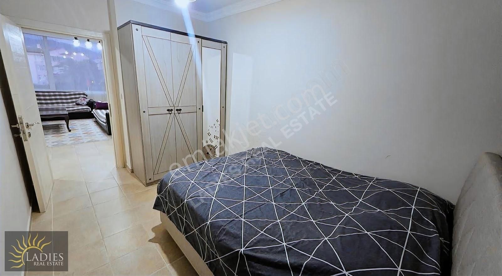 Ladies Emlak'tan Havuzlu Site İçerisinde Eşyalı Daire - Görsel 13