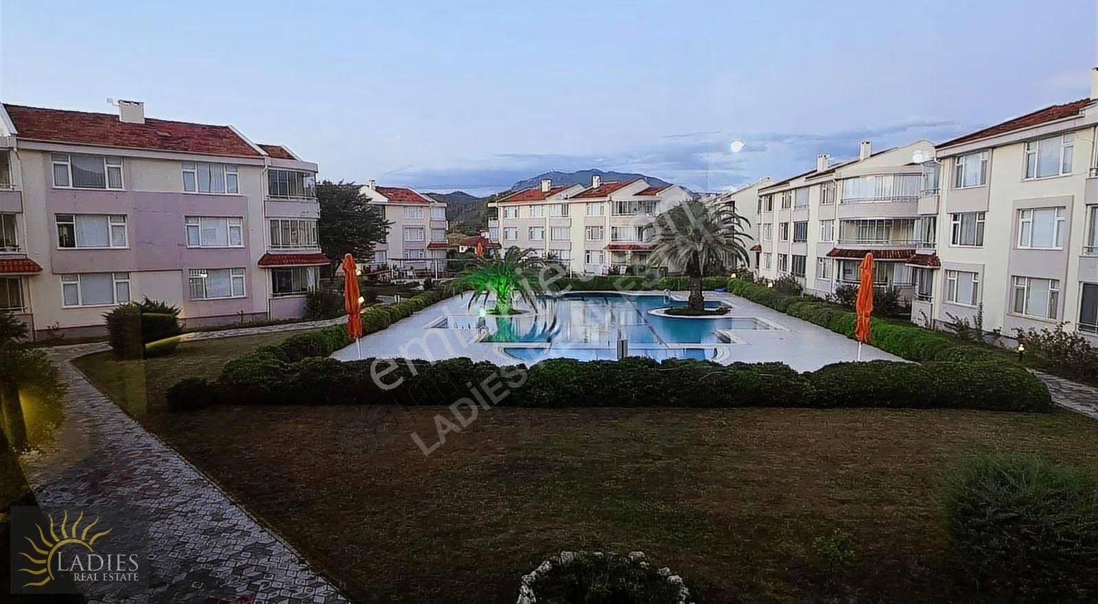 Ladies Emlak'tan Havuzlu Site İçerisinde Eşyalı Daire - Görsel 16