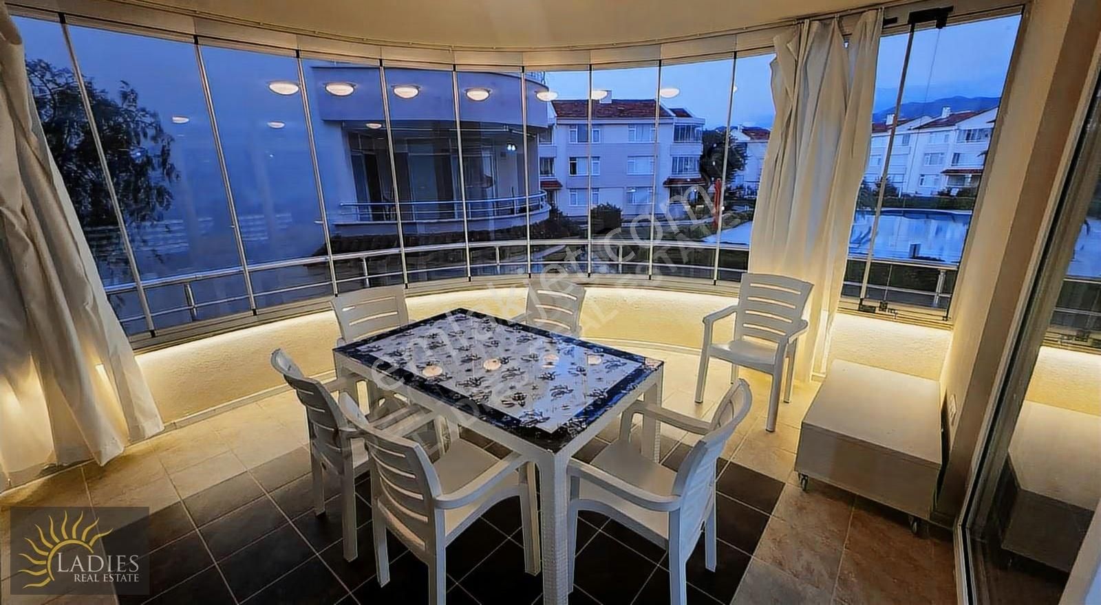 Ladies Emlak'tan Havuzlu Site İçerisinde Eşyalı Daire - Görsel 15