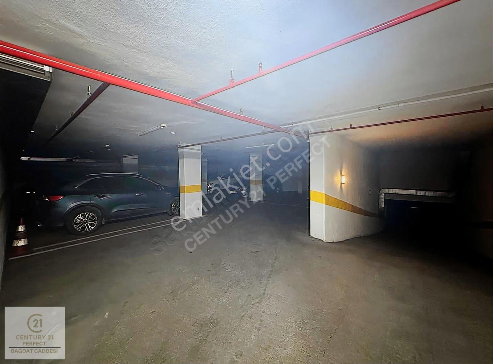 Bağdat Caddesine Cepheli Katta Tek İş Yerine Uygun