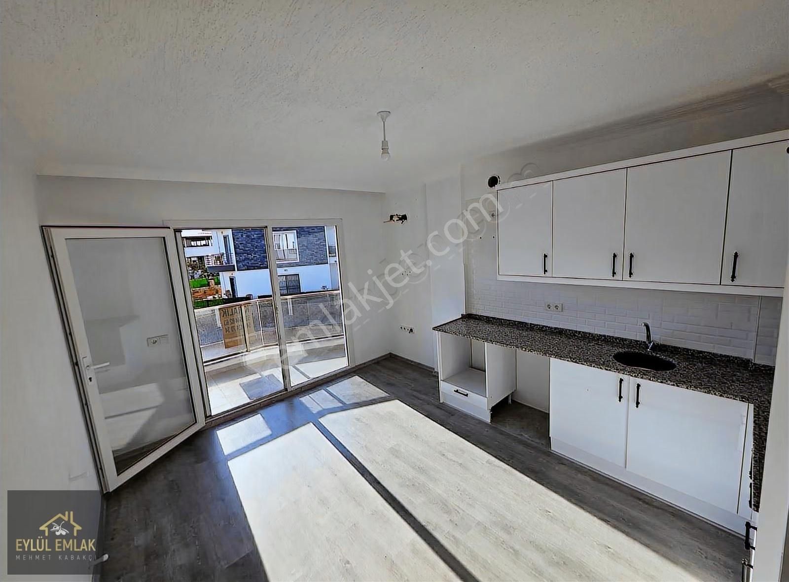 Mumcularda Kiralık 1+1 Daire - Görsel 11