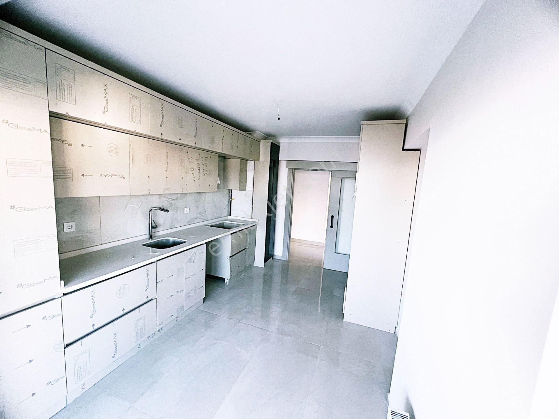 Kayalarda Demirdağ Ve Erolkaya Caddesi Yakını Satlık 3+1 Daire