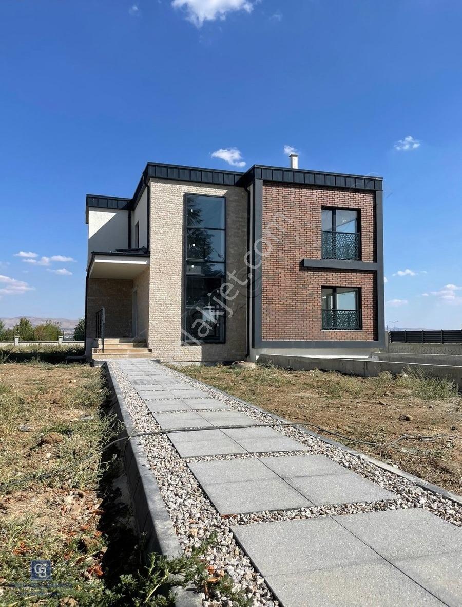 Otoban Girişine 3 Dk Müthiş Yapılı Geniş Bahçeli Müstakil Villa - Görsel 4