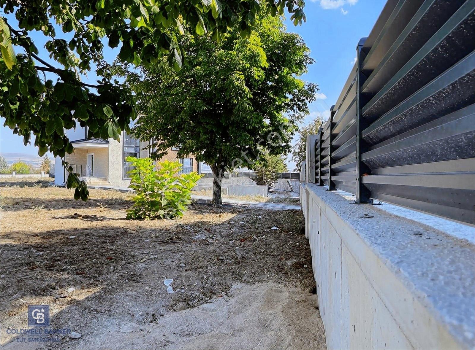 Otoban Girişine 3 Dk Müthiş Yapılı Geniş Bahçeli Müstakil Villa - Görsel 7