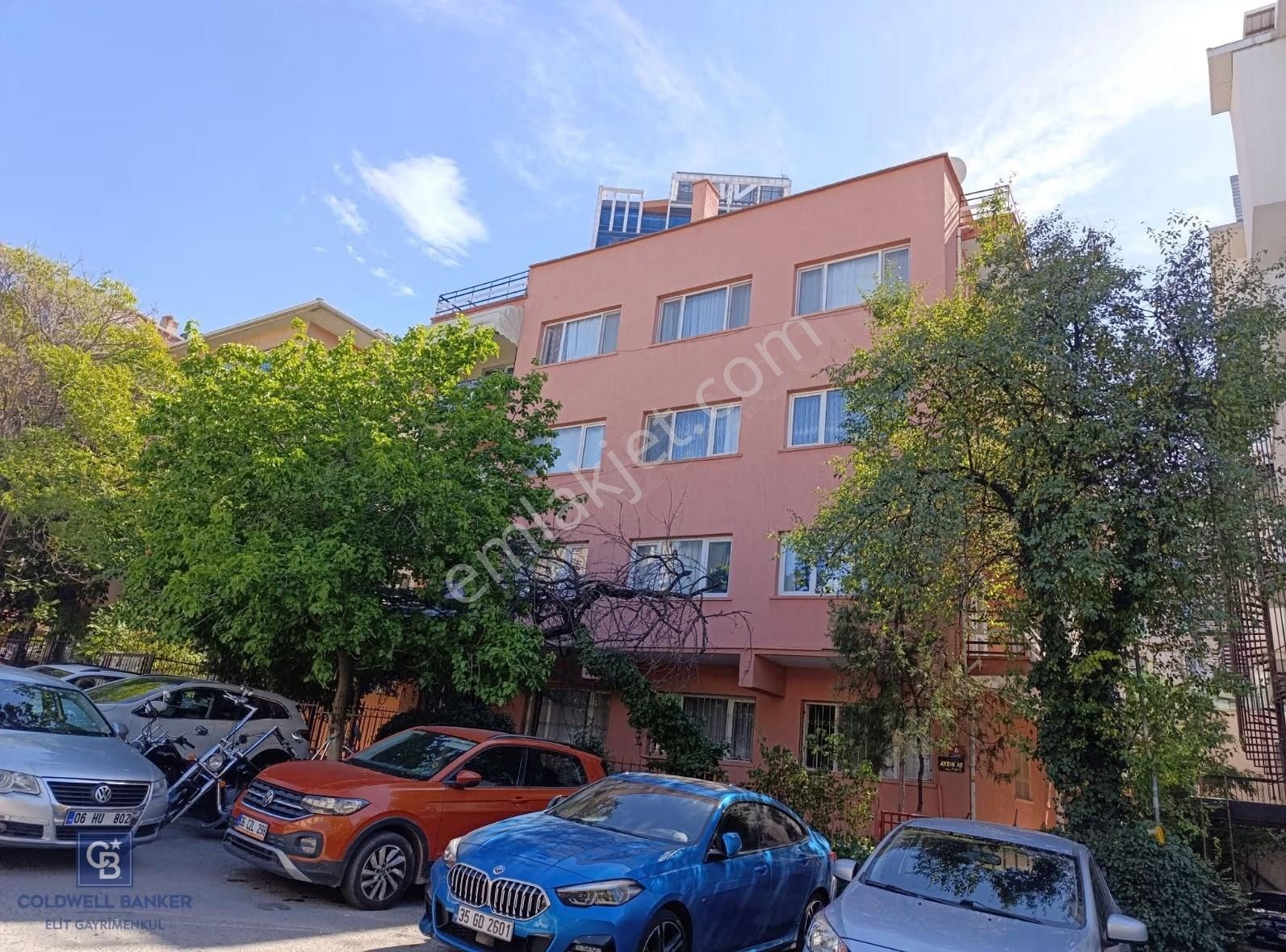 Tunus Caddesini Kesen Güfte Caddesi Satılık 3+1 Daire