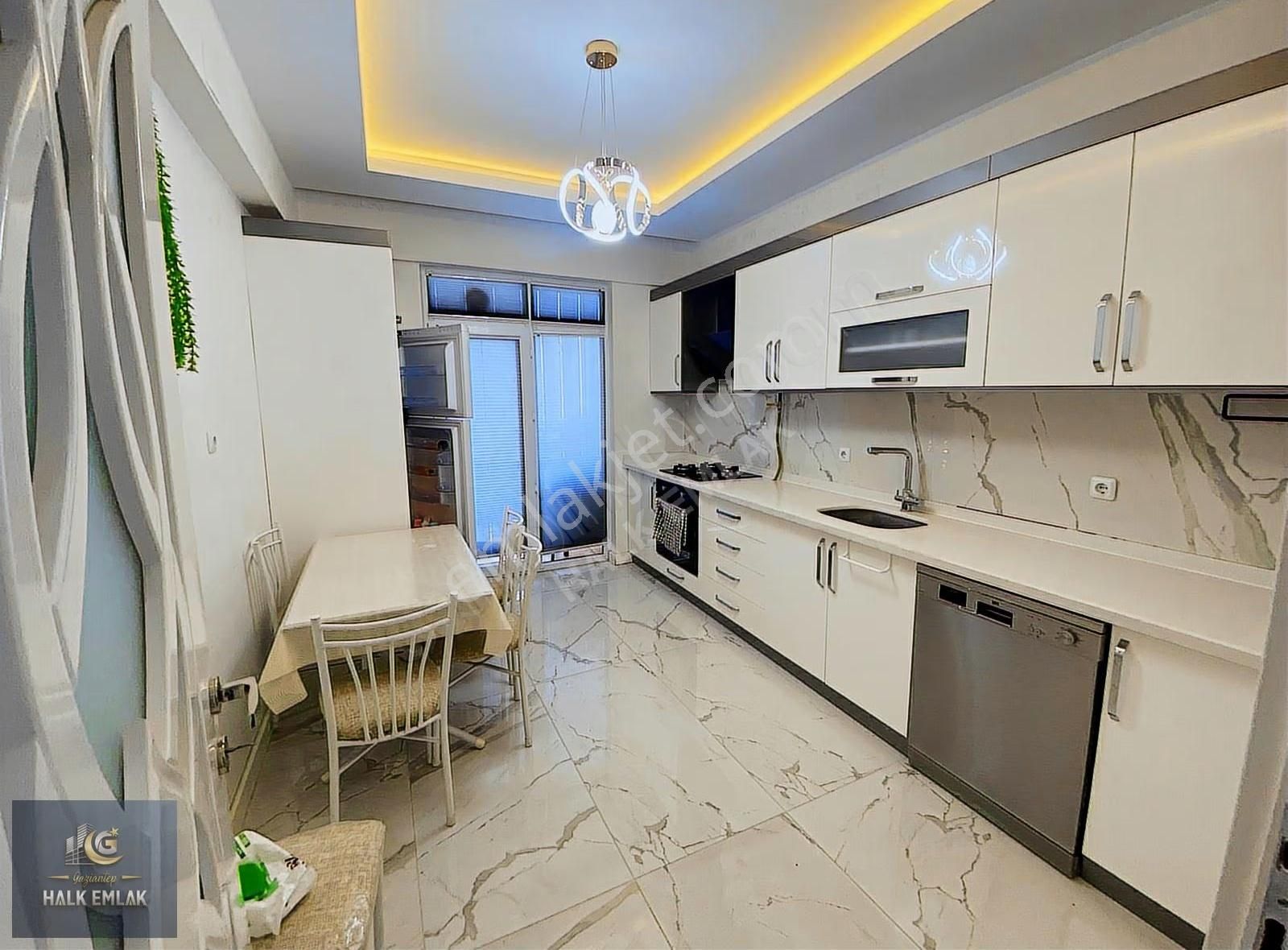 Beykent'te Muhteşem Lokasyon'da Satılık 2+1 Daire..