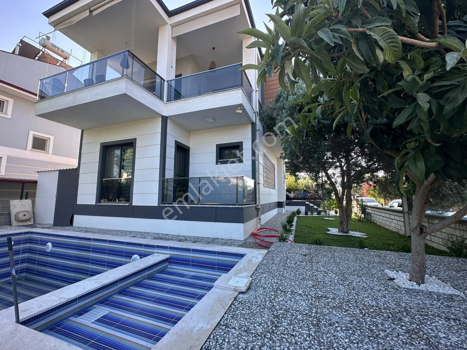 Dalaman Cesur Emlak’tan – Modern Mimariye Sahip, Havuzlu Ters Dubleks Villa