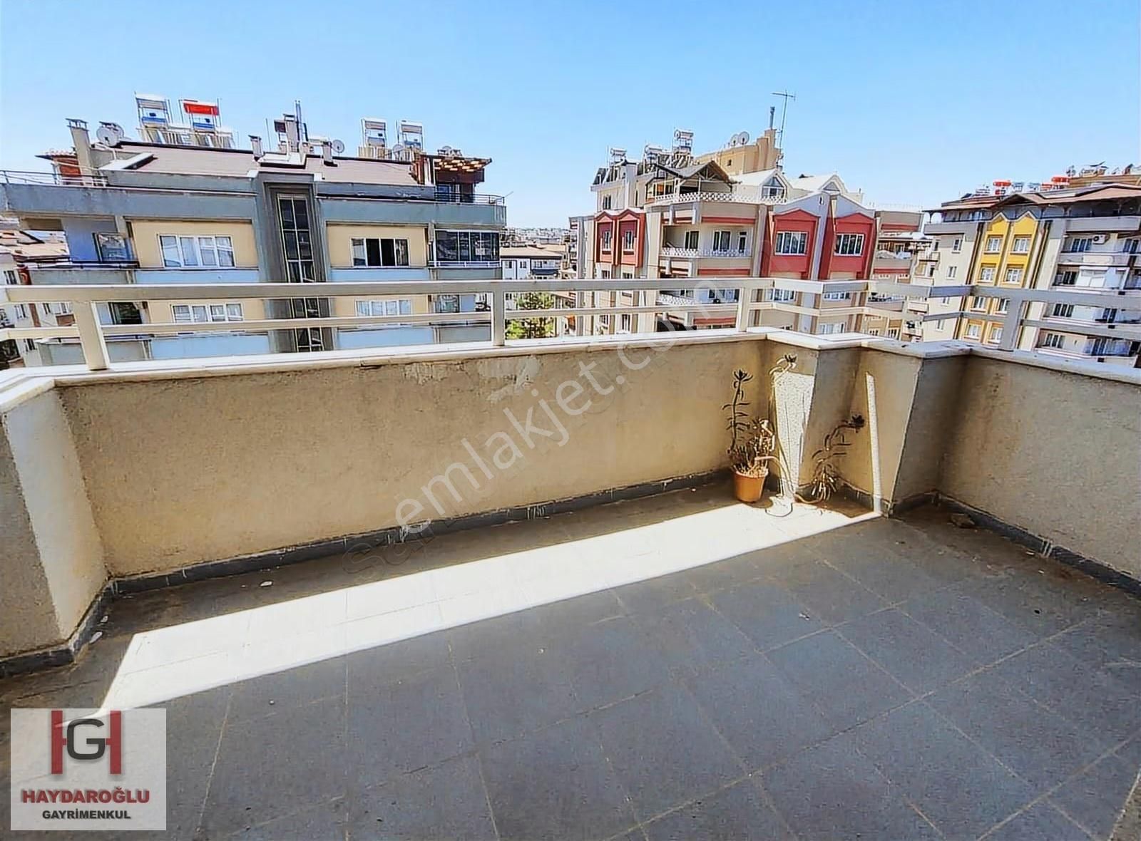 Sarıgüllük'te Cadde Üzeri 5+1 Satılık Dublex Daire - Görsel 16