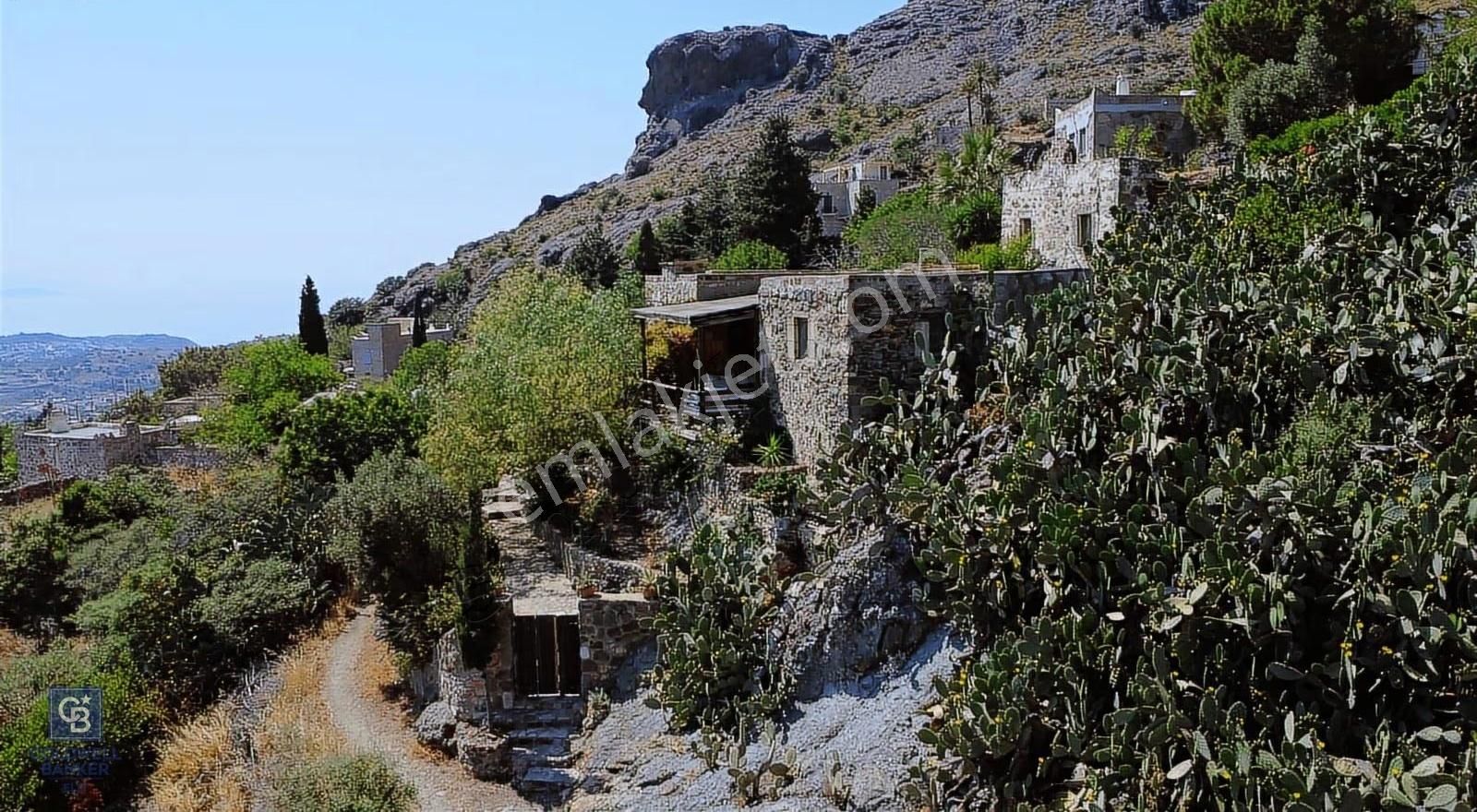 Gümüşlük, Eski Karakaya Köyü'nde Satılık Orijinal Taş Ev