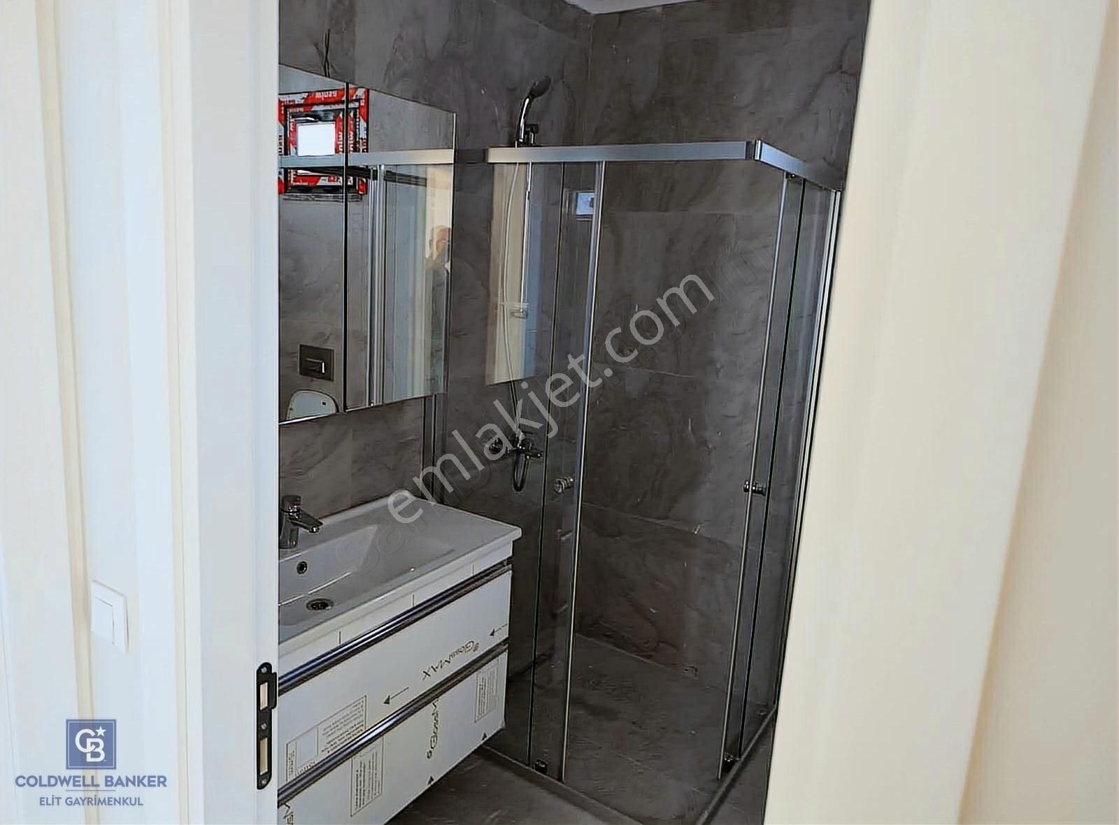 Selamiçeşmede Caddeye İkinci Yeni Binada Ara Katta Geniş 3+1 - Görsel 3