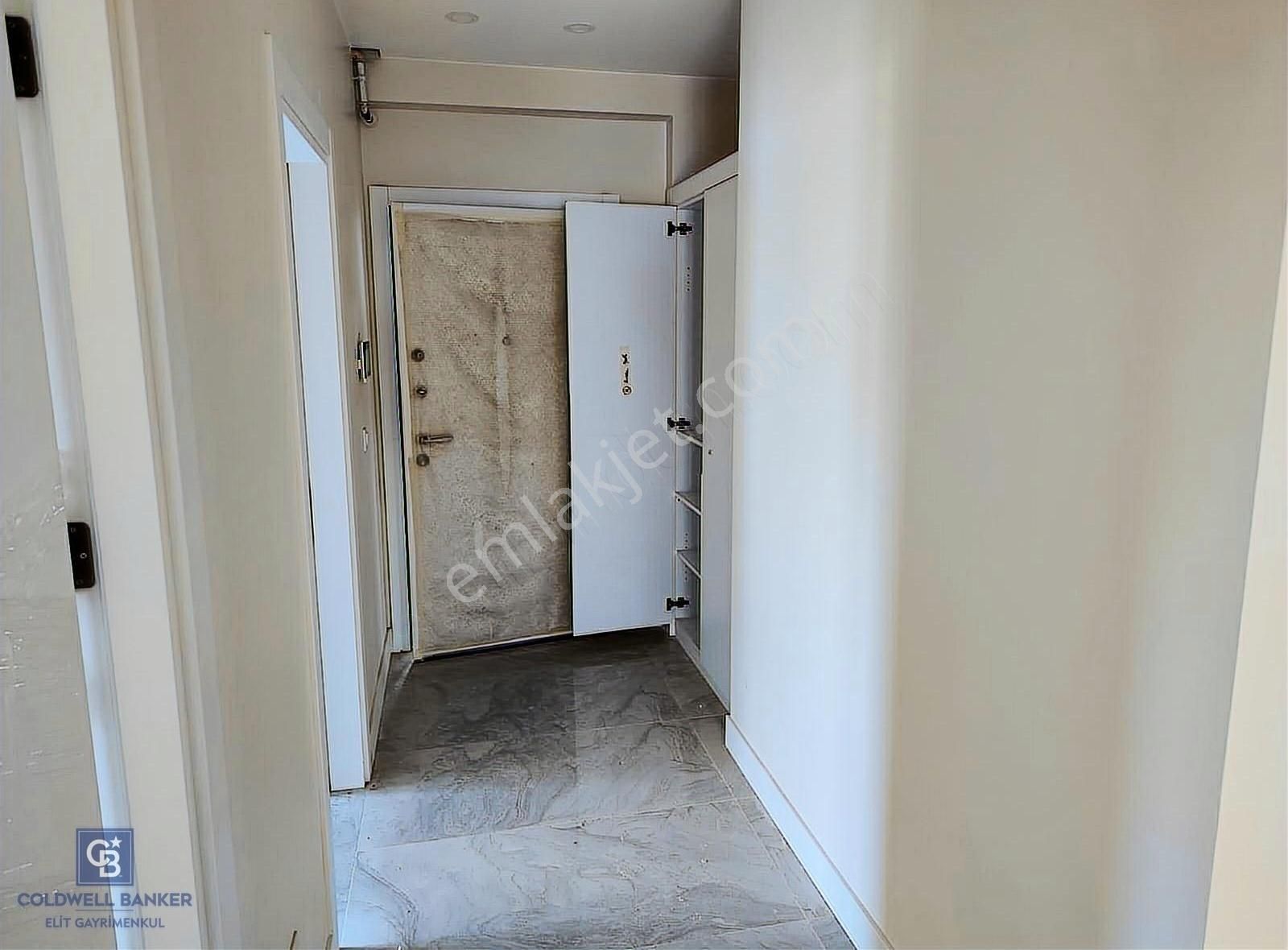 Selamiçeşmede Caddeye İkinci Yeni Binada Ara Katta Geniş 3+1 - Görsel 4