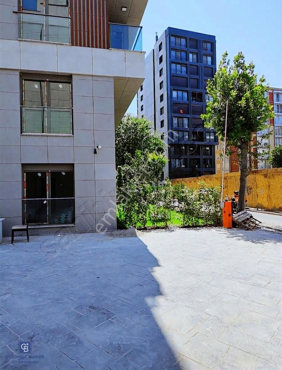 Selamiçeşmede Caddeye İkinci Yeni Binada Ara Katta Geniş 3+1 - Görsel 6