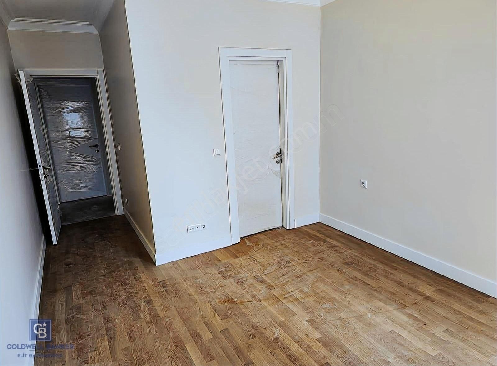 Selamiçeşmede Caddeye İkinci Yeni Binada Ara Katta Geniş 3+1 - Görsel 16