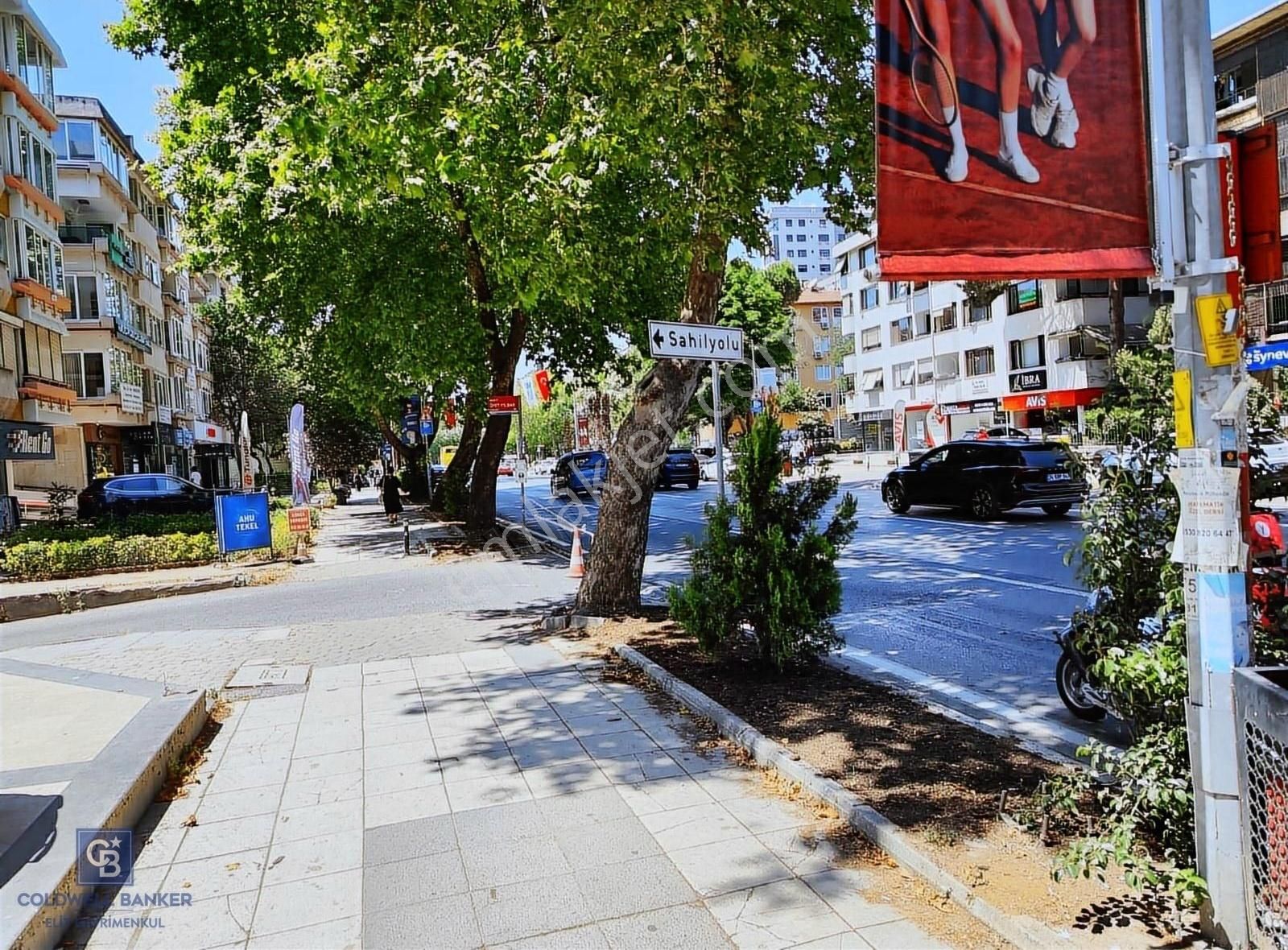 Selamiçeşmede Caddeye İkinci Yeni Binada Ara Katta Geniş 3+1 - Görsel 9