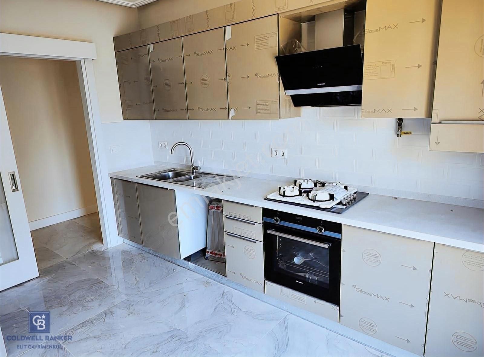 Selamiçeşmede Caddeye İkinci Yeni Binada Ara Katta Geniş 3+1 - Görsel 15