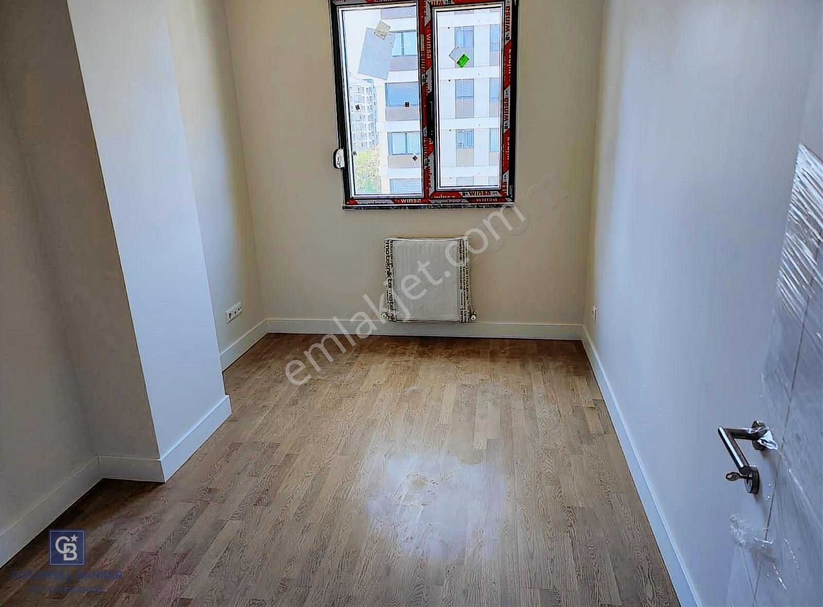 Selamiçeşmede Caddeye İkinci Yeni Binada Ara Katta Geniş 3+1 - Görsel 8