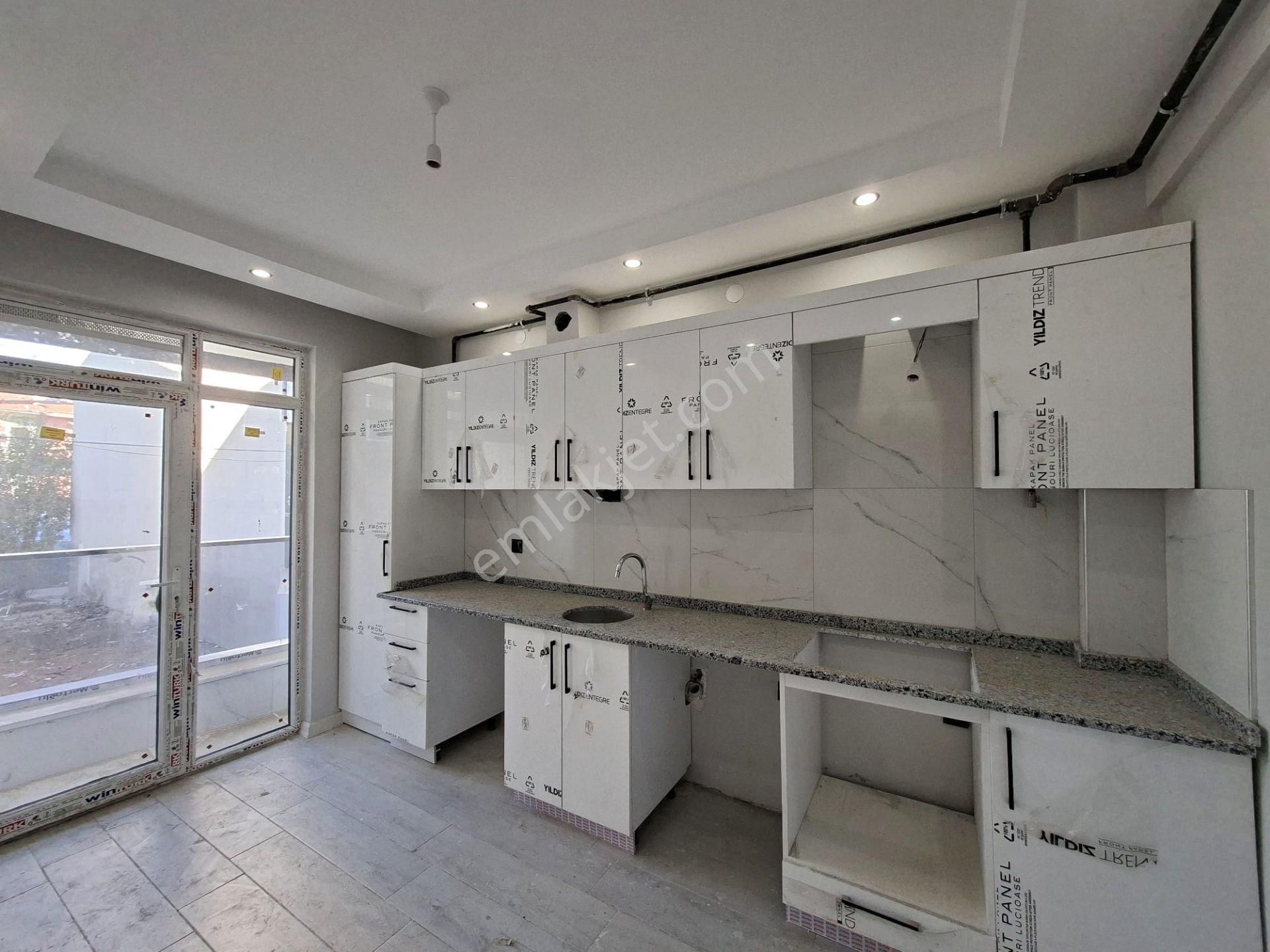 Recep Ümit Emlak'tan Gazi Yakup Satar Caddesi Yakınında Satılık Ebeveyn Banyolu 2+1 Ferah Daire