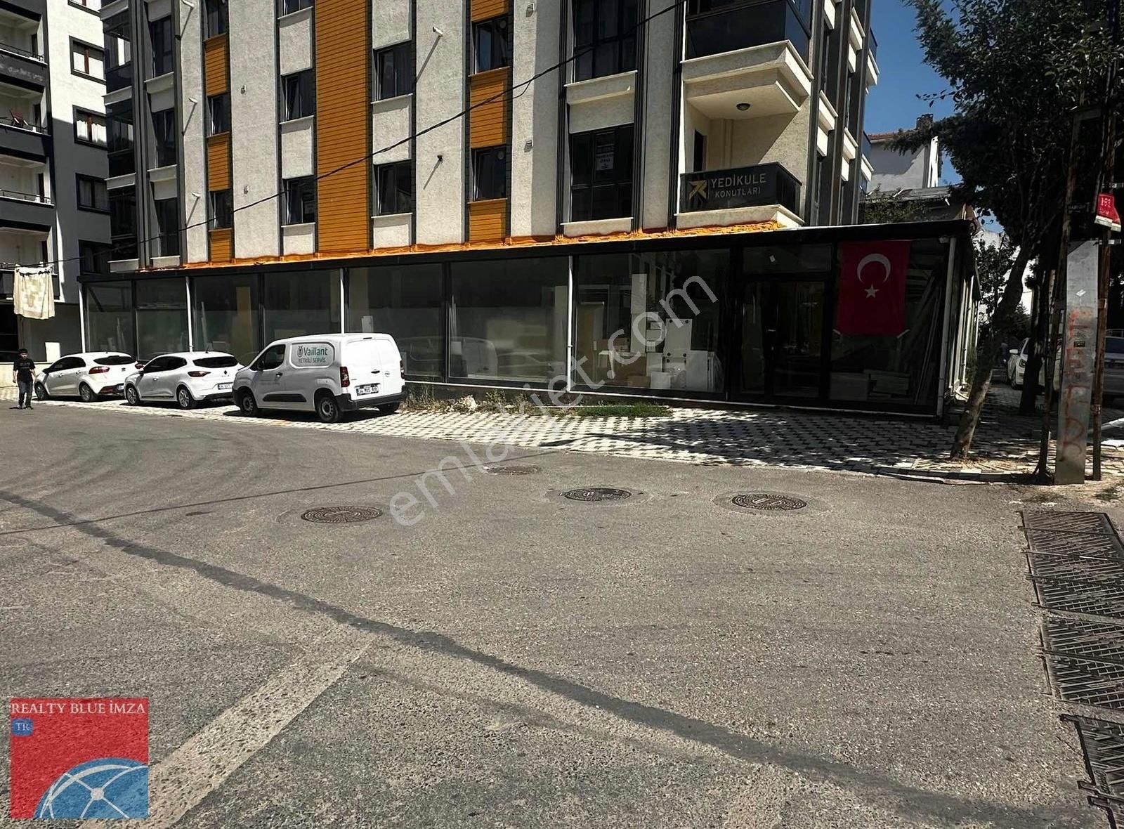 Çekmeköy Çatalmeşe'de 450 M2 Satılık Dükkan-yatırıma Uygun