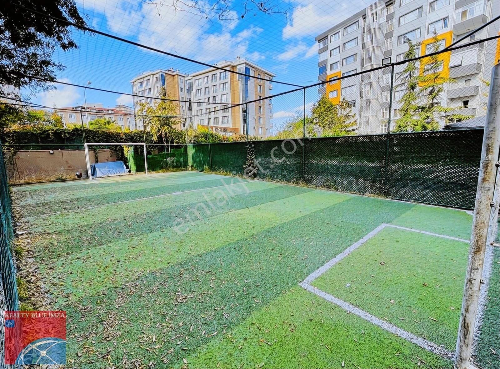 Ümraniye Yeşil Konaklar Sitesi'nde 5+1 Lüks Üst Dubleks Daire