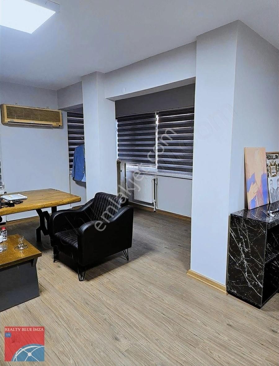 Kadıköy Sahraıceditte 3+1 Geniş Ofis Katı
