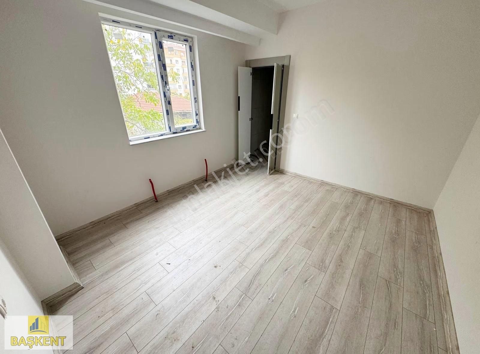 Başkent Gayrimenkul'den Merkezi Konumda Trene Yakın Geniş 3+1 Ev - Görsel 6