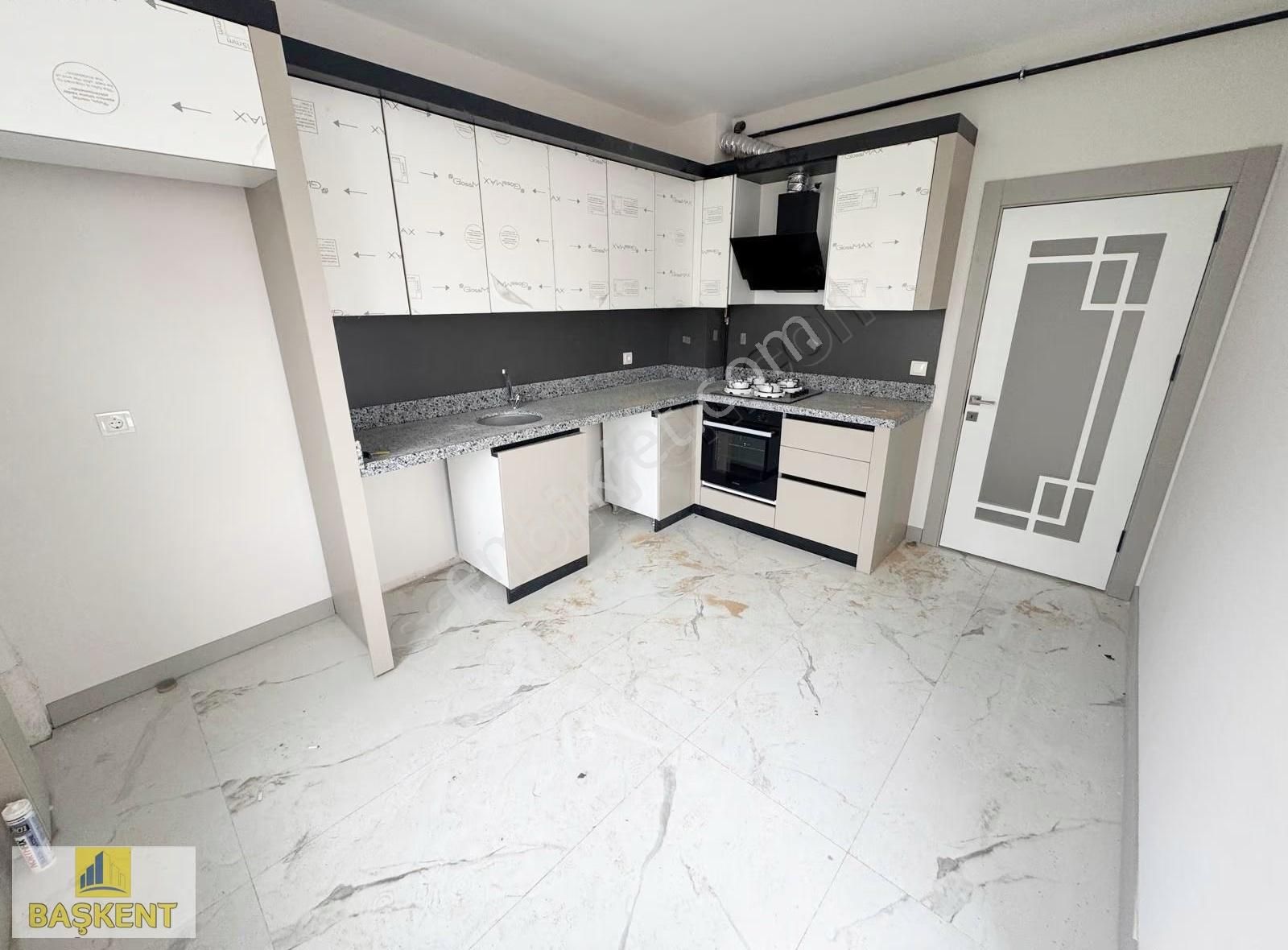 Başkent Gayrimenkul'den Merkezi Konumda Trene Yakın Geniş 3+1 Ev - Görsel 30