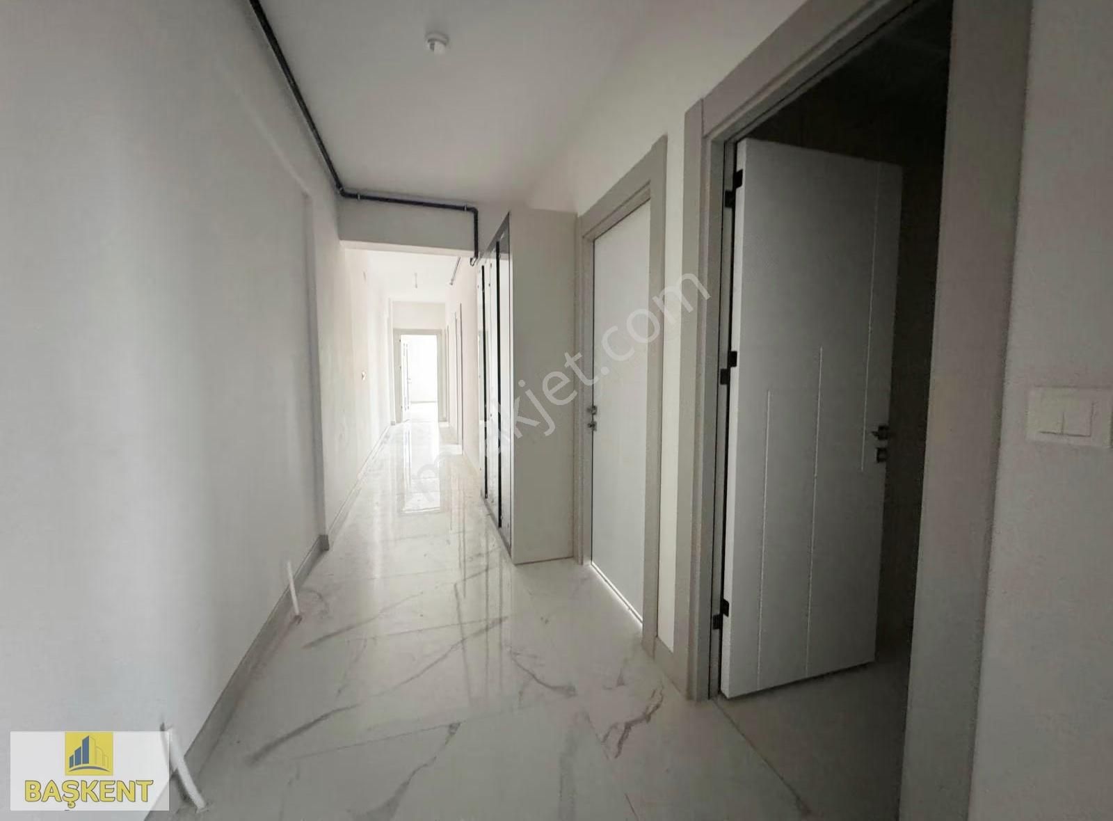 Başkent Gayrimenkul'den Merkezi Konumda Trene Yakın Geniş 3+1 Ev - Görsel 9