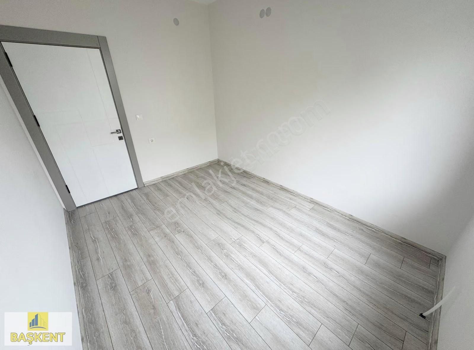 Başkent Gayrimenkul'den Merkezi Konumda Trene Yakın Geniş 3+1 Ev - Görsel 22