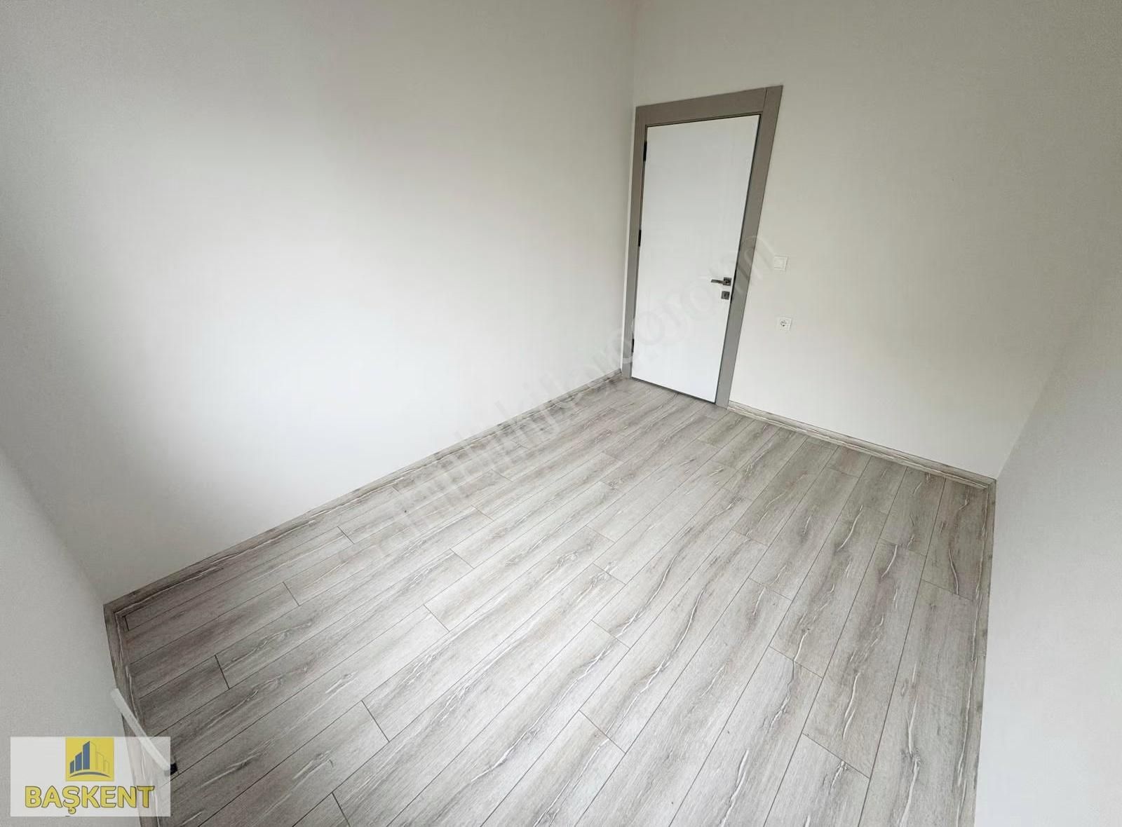 Başkent Gayrimenkul'den Merkezi Konumda Trene Yakın Geniş 3+1 Ev - Görsel 27