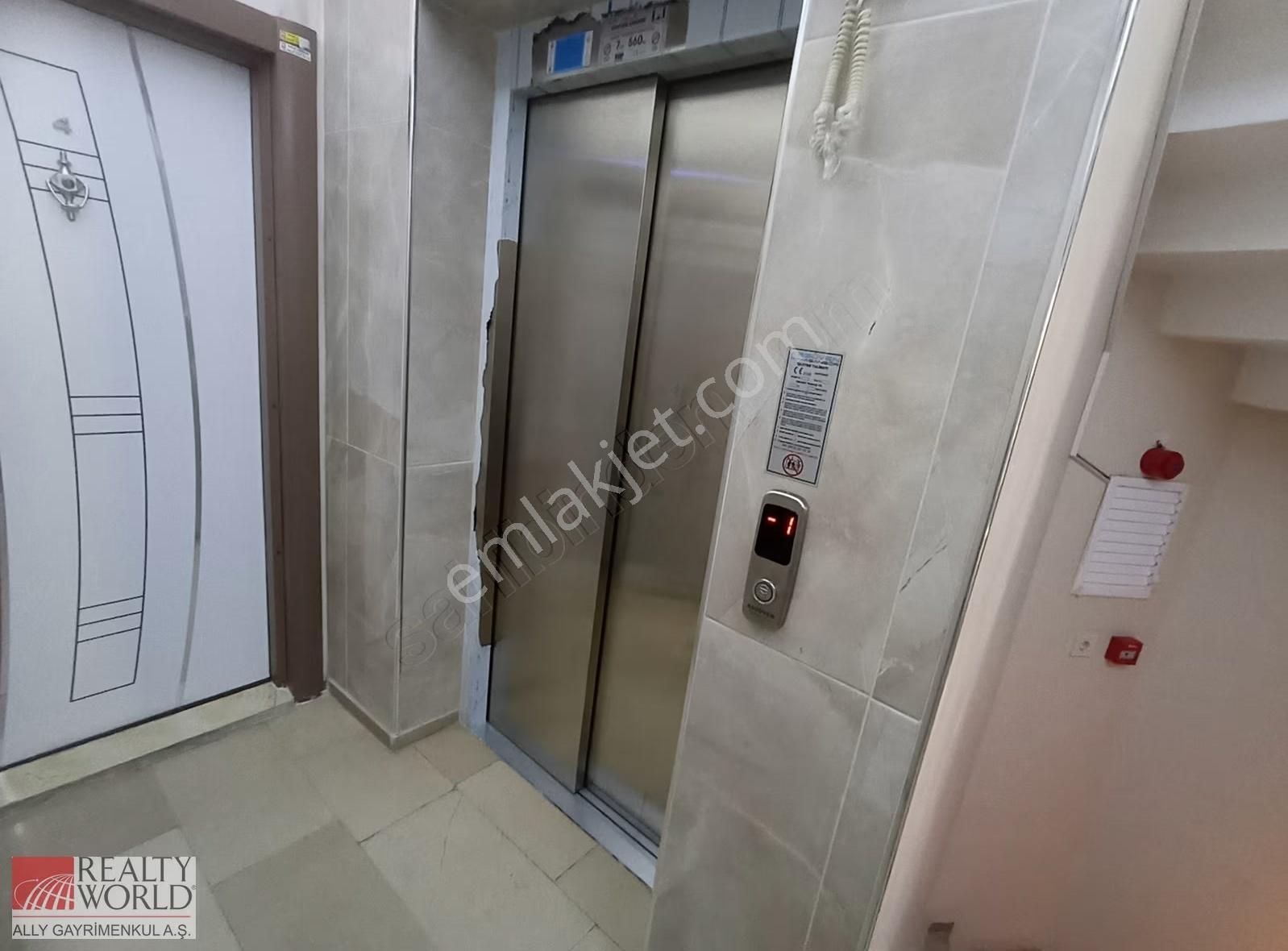 Metrolara 400 Metre Mesafede 1+1 Eşyalı Satılık Daire... - Görsel 2