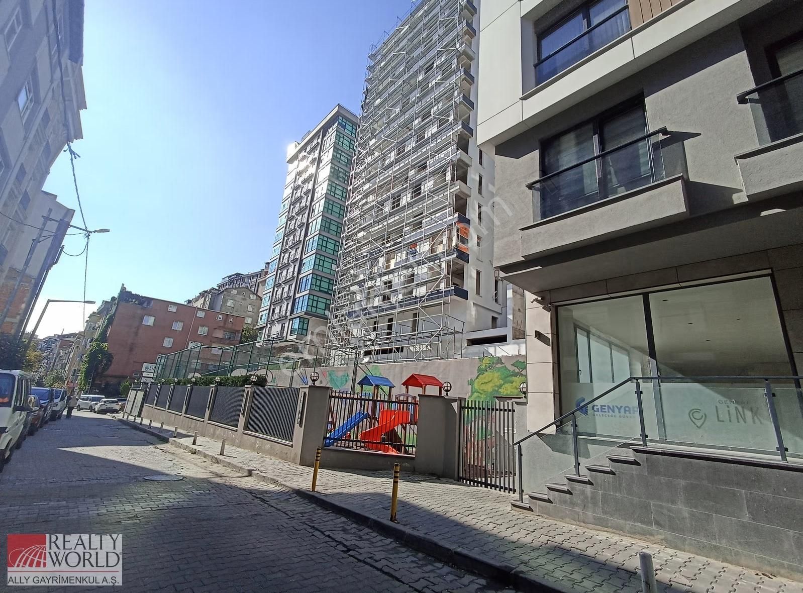 Metrolara 400 Metre Mesafede 1+1 Eşyalı Satılık Daire... - Görsel 13