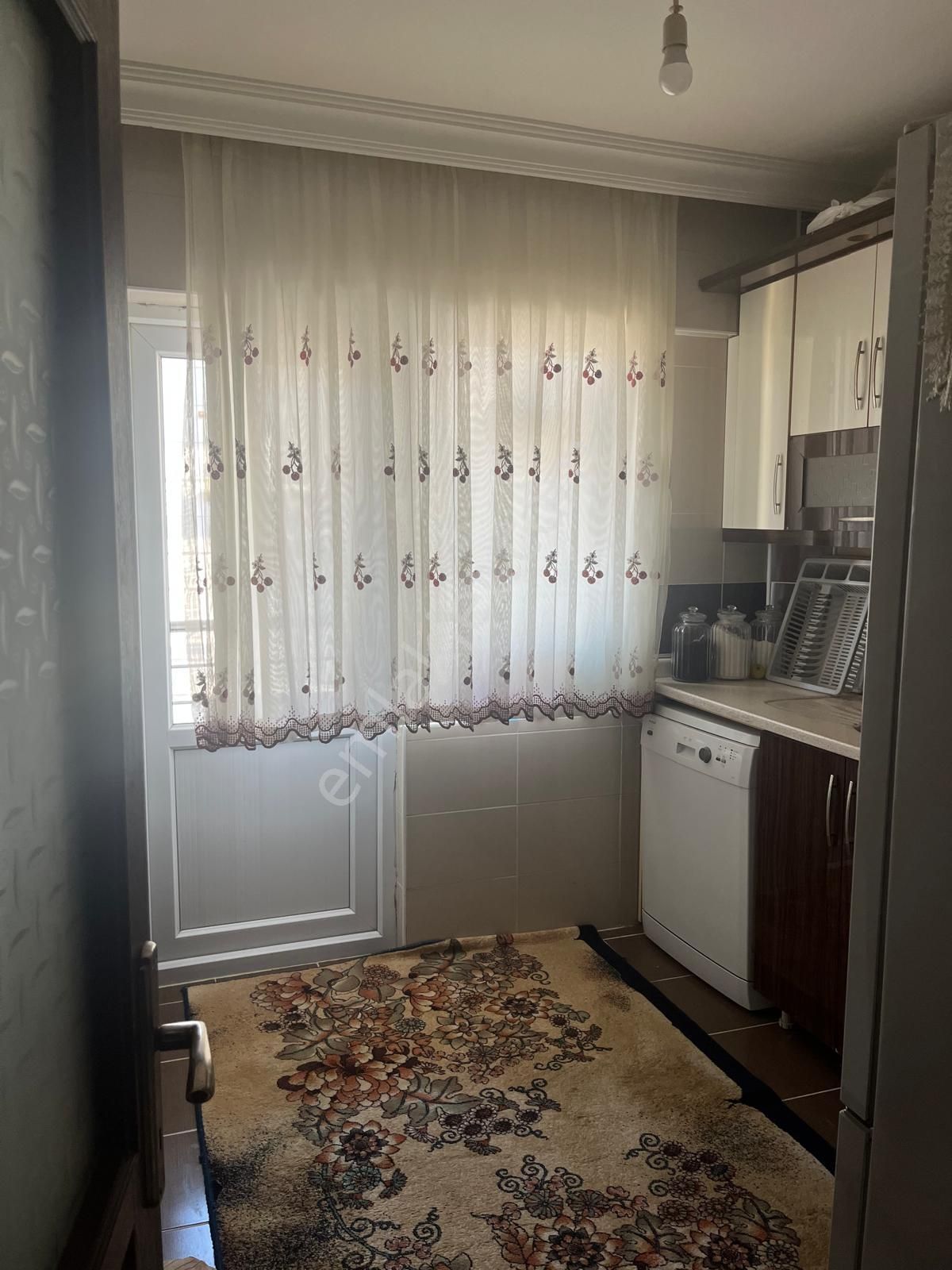 Piyade Mahallesinde 3. Kat 3+1 İskanlı, Çift Balkonlu, Masrafsız Daire – Ulaşıma Ve Okula Yakın! - Görsel 3