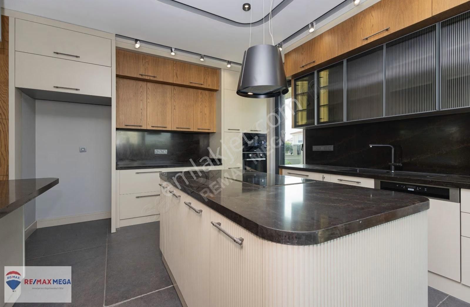 Altınkale'de Net 542 M² 5+1 Ultralüks Modern Villa - Görsel 29