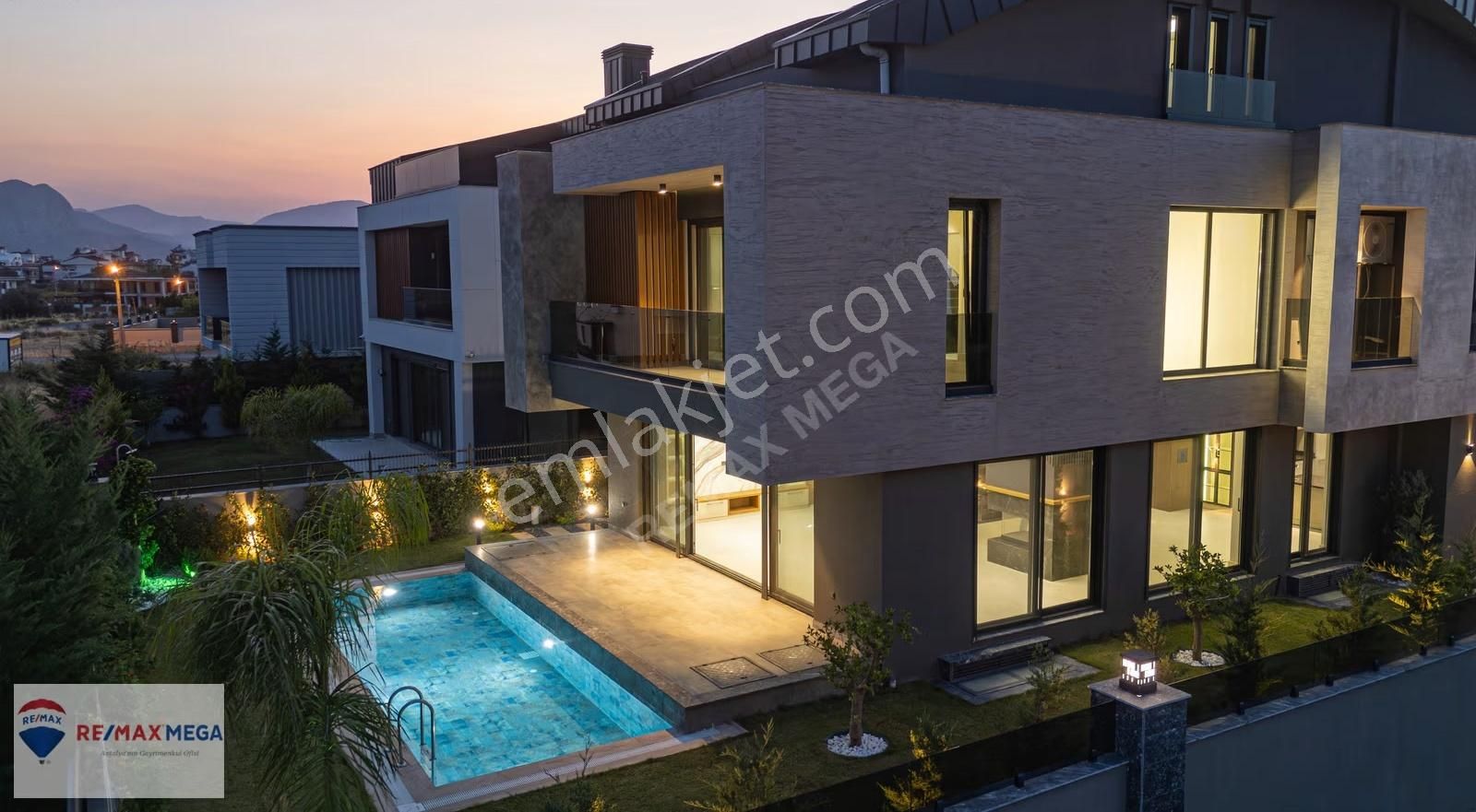 Altınkale'de Net 542 M² 5+1 Ultralüks Modern Villa - Görsel 19