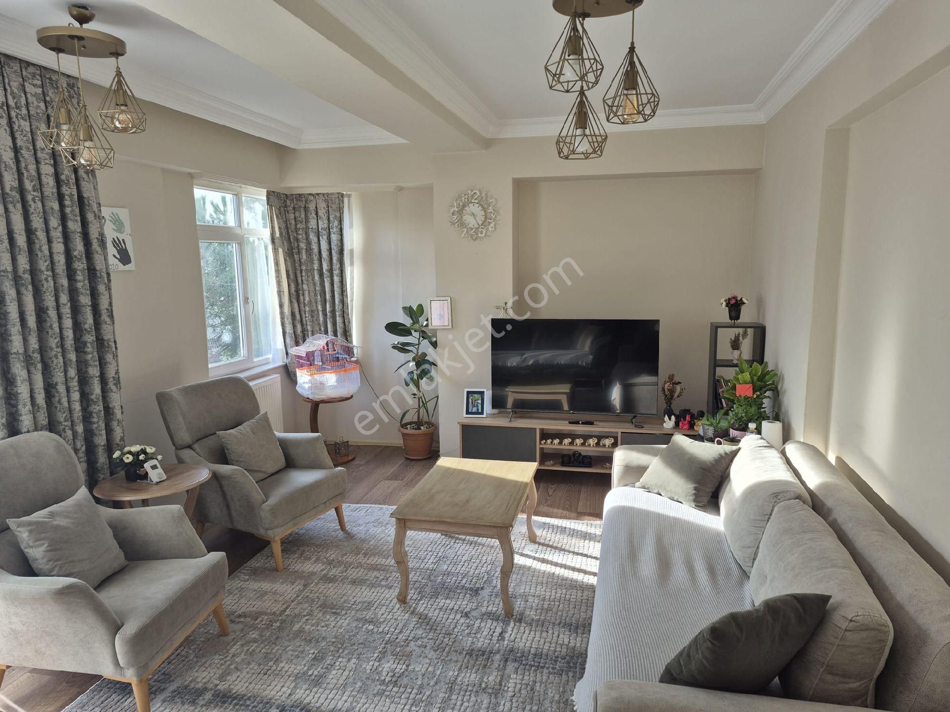 Cumhuriyet Mahallesinde 105 Evlerde Ataparka Yakın Arakat Daire Satılık