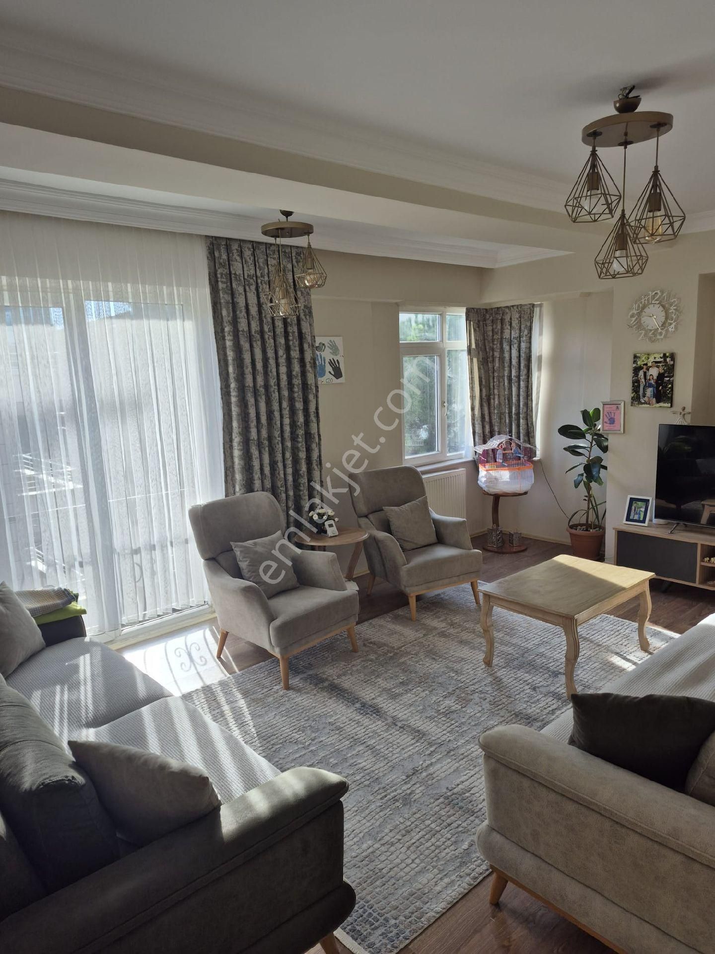 Cumhuriyet Mahallesinde 105 Evlerde Ataparka Yakın Arakat Daire Satılık - Görsel 2