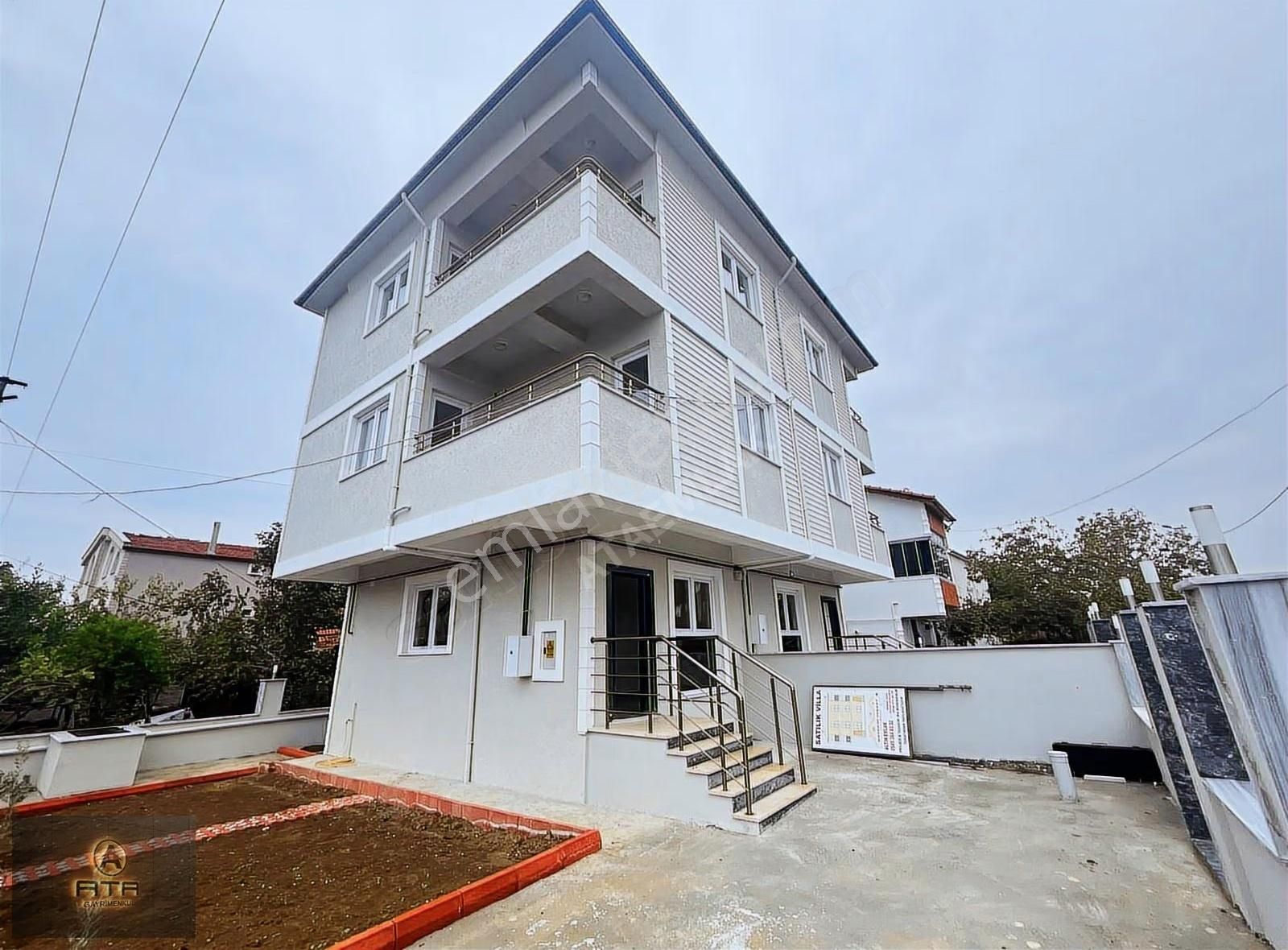 Ata Gayrimenkul'den Merkezi Konumda 4+1 Peyzajlı Lüks Villa