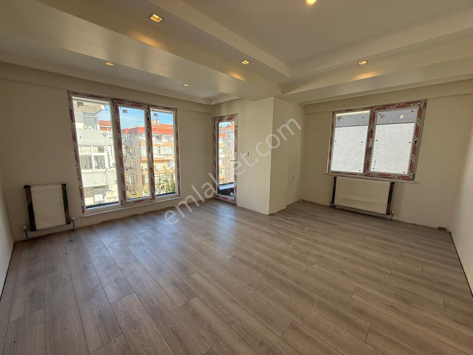 İstanbul House'dan B.evler'de Sıfır Binada 2+1 Ön Cephe Ara Kat