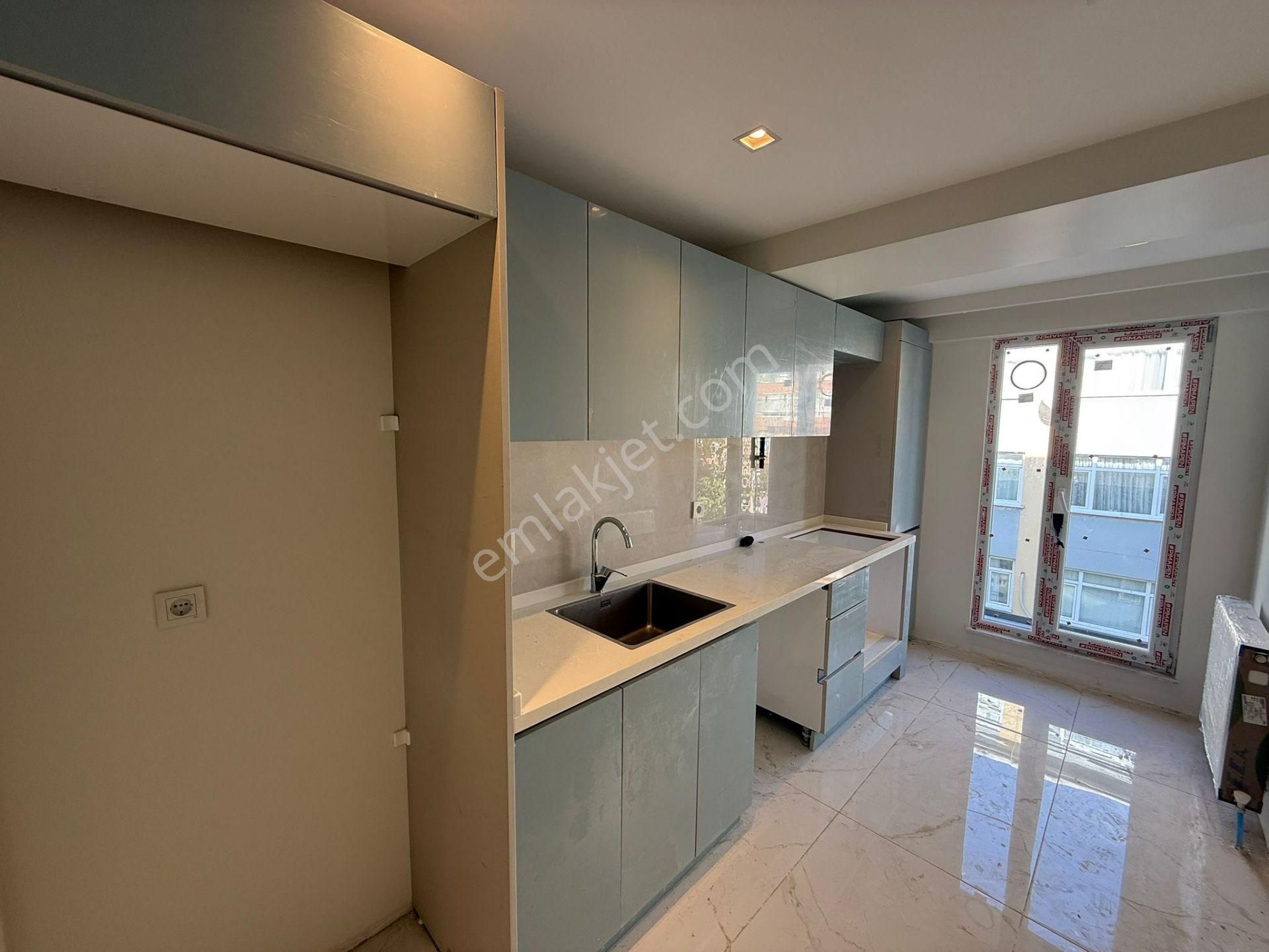 İstanbul House'dan B.evler'de Sıfır Binada 2+1 Ön Cephe Ara Kat - Görsel 14