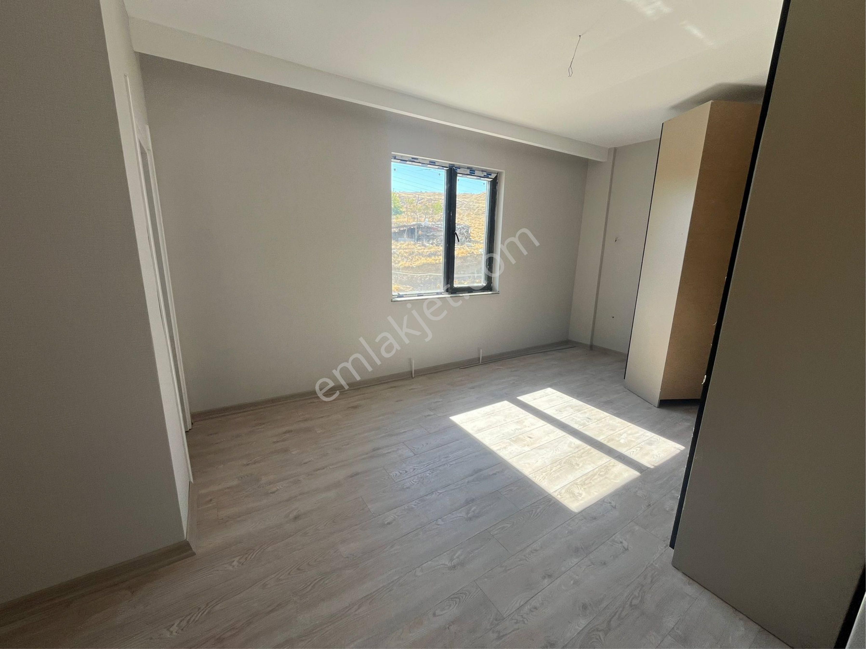 Sincan Saraycık’ta Birinci Kat 4 + 1 Satılık Daire 170 Metre Acil - Görsel 19