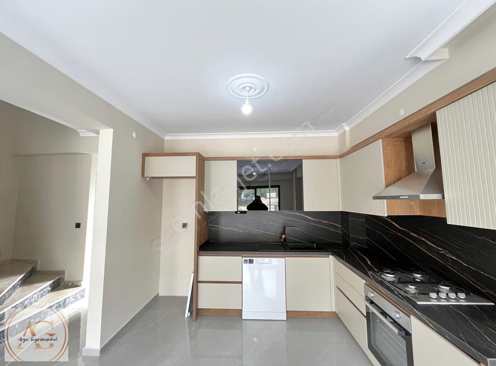 Arya'dan Altınoluk Merkez'de Denize 300 Metre 4+1 Villa - Görsel 34