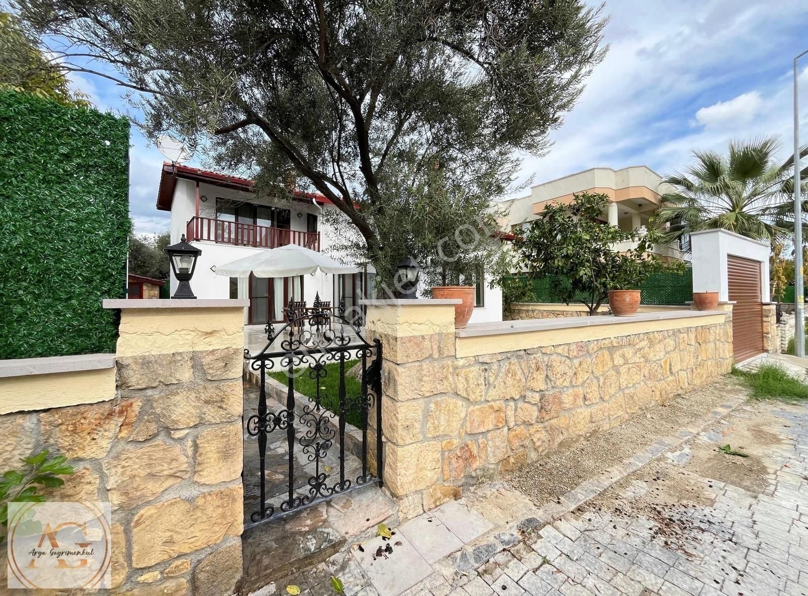 Arya'dan Narlı Altında Denize 200 Metre Emsalsiz Müstakil Villa - Görsel 33