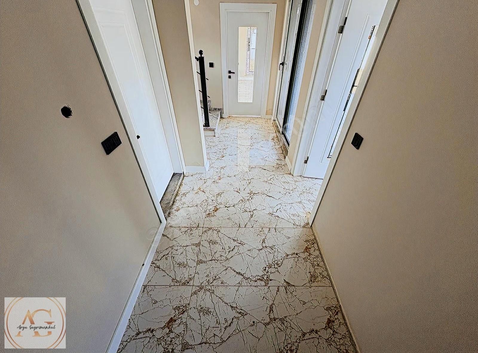 Arya'dan Geniş Büyük Bahçeli Havuzlu 3+1 Müstakil Villa - Görsel 2