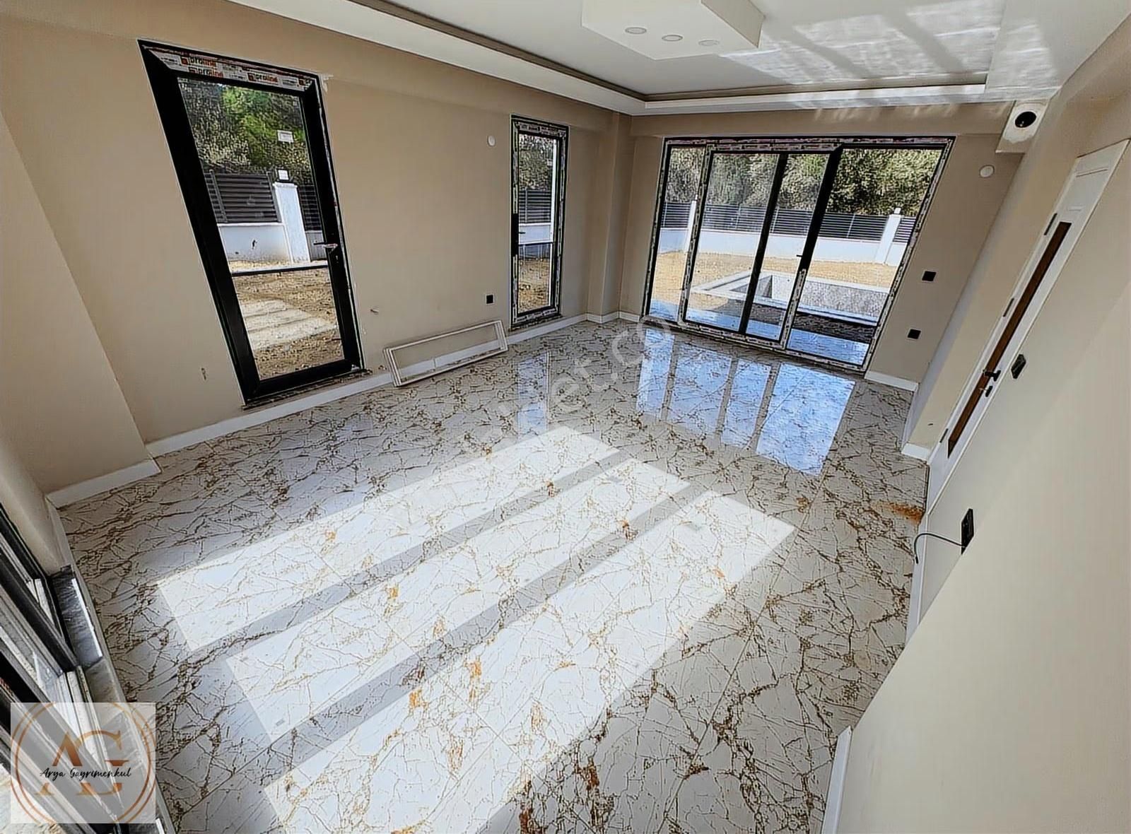 Arya'dan Geniş Büyük Bahçeli Havuzlu 3+1 Müstakil Villa - Görsel 23