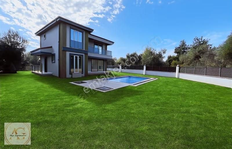 Arya'dan Geniş Büyük Bahçeli Havuzlu 3+1 Müstakil Villa