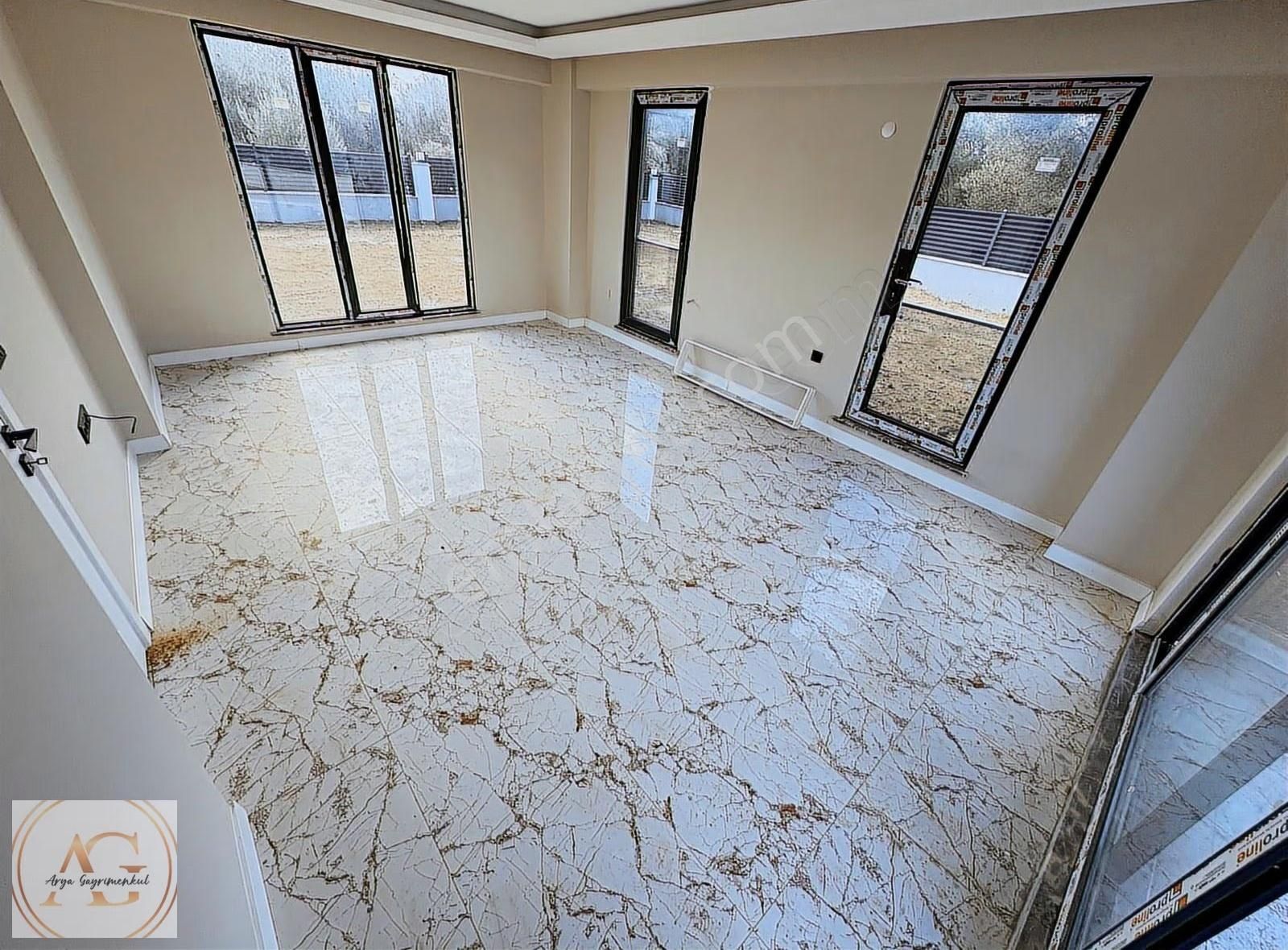 Arya'dan Geniş Büyük Bahçeli Havuzlu 3+1 Müstakil Villa - Görsel 25