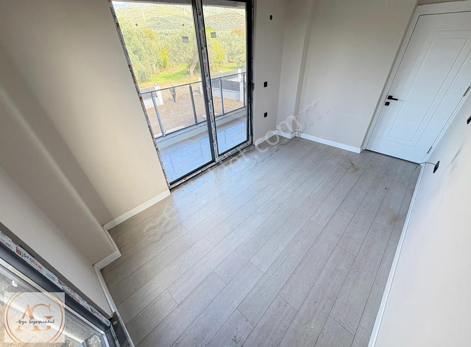 Arya'dan Geniş Büyük Bahçeli Havuzlu 3+1 Müstakil Villa - Görsel 16