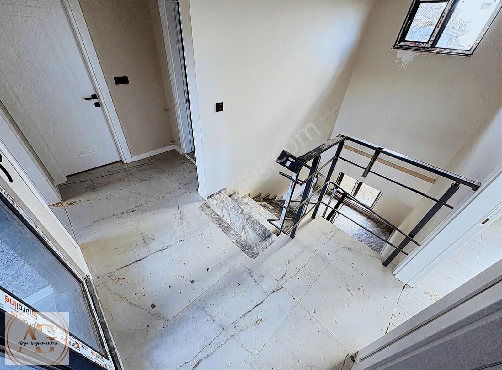 Arya'dan Geniş Büyük Bahçeli Havuzlu 3+1 Müstakil Villa - Görsel 14